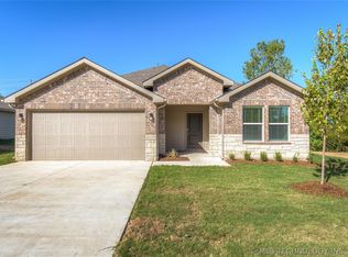 1826 SE Jefferson Pl, Bartlesville, OK 74006