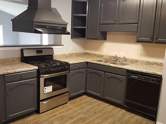 2nd image of 380 Park Dr