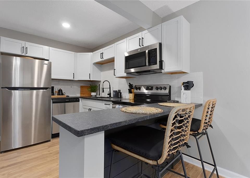 1st image of 1506 W 25th Ct APT E1
