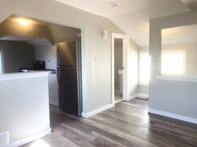 193 Wentworth St N #3 — Photo 3