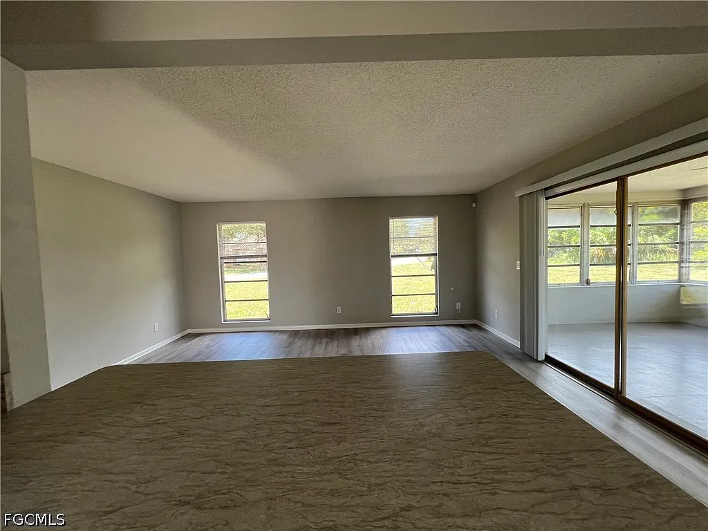 2 bed, 2.0 bath, 961 sqft, $1,350 — Photo 4