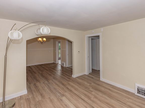 5th image of 5320 33rd Ave