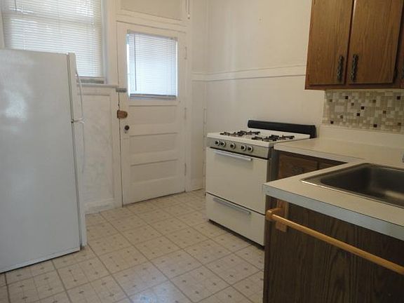 3rd image of 1920 W Winona St #2J