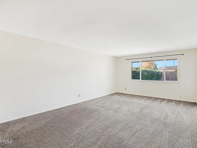 1036 E Geneva Dr — Photo 16
