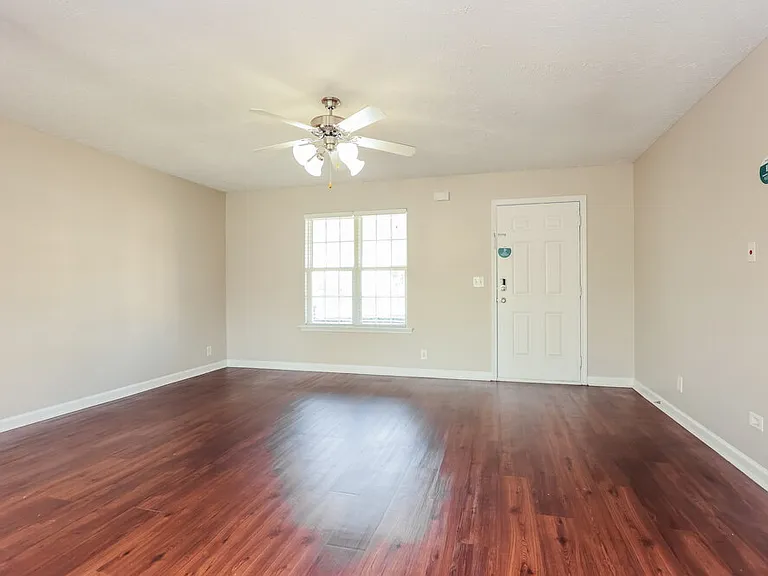 8813 Cressent Glen Ct — Photo 5