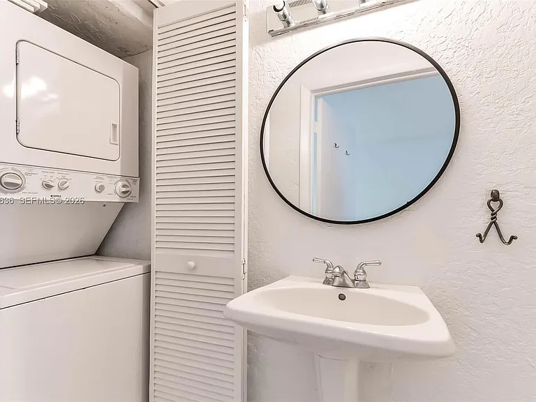 21 Madeira Ave #18 — Photo 14