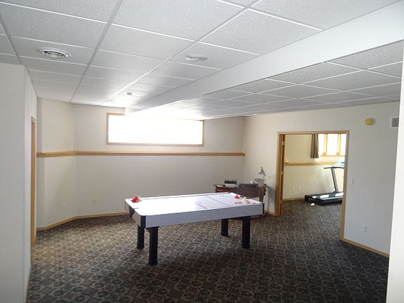 Lwr Lvl Gam Rm, Gls Blok Wnd