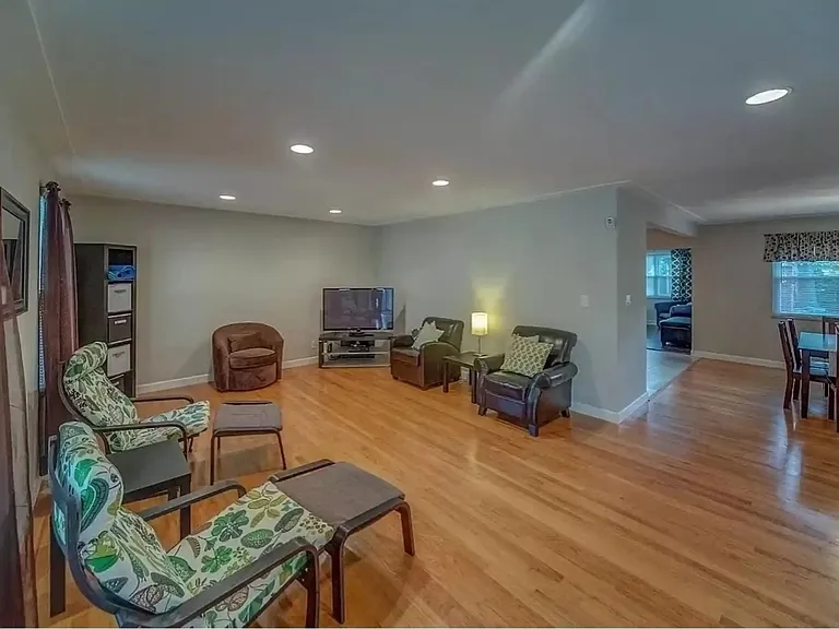 2404 Wendy Way Dr — Photo 6