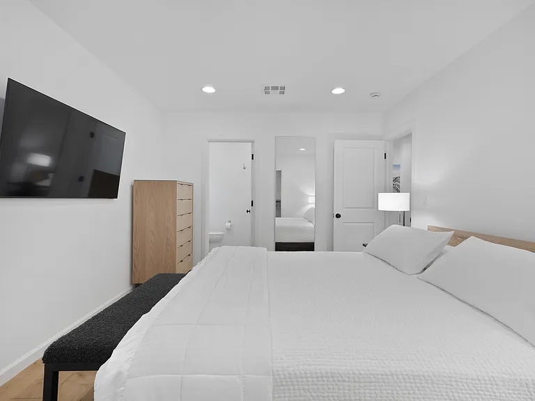 135 Montana Ave #8 — Photo 9