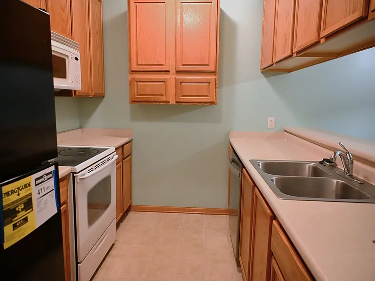1110 NE 6th Ln #5 — Photo 4