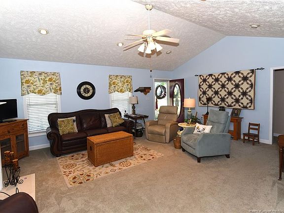 3rd image of 217 Stirling Dr
