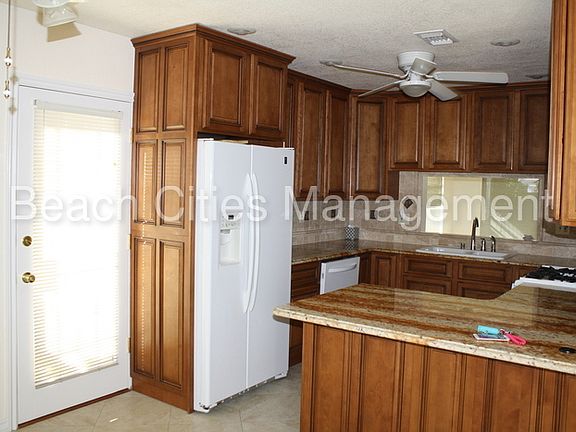 4th image of 3327 Fanwood Ave