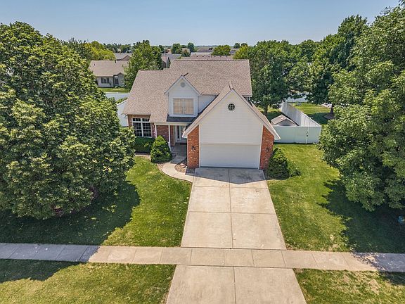 2nd image of 305 Prairieview Dr