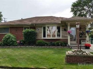 24910 Warrington Ave, Eastpointe, MI 48021