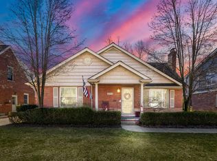 20014 Holiday Rd, Grosse Pointe Woods, MI 48236