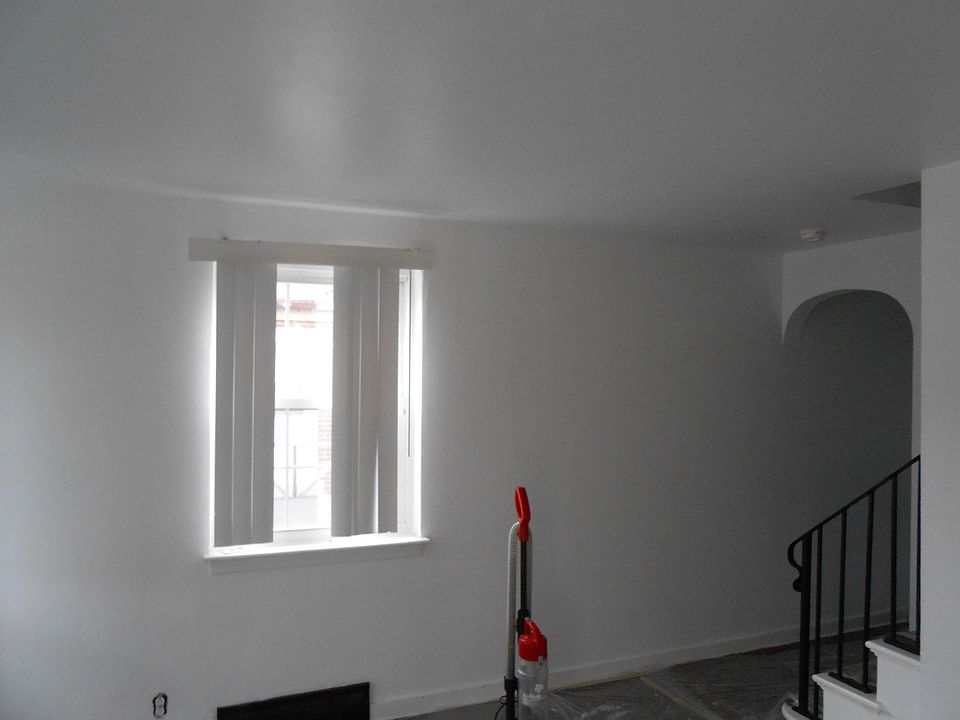 2nd image of 3825 Merle St