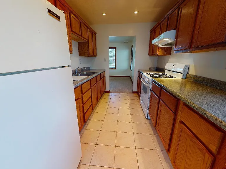 402 N Lafayette St — Photo 7