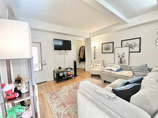 Rented by Bond New York | media 12