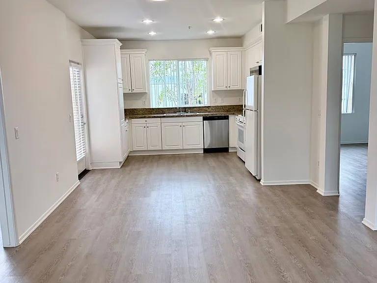 6785 Knott Ave — Photo 8