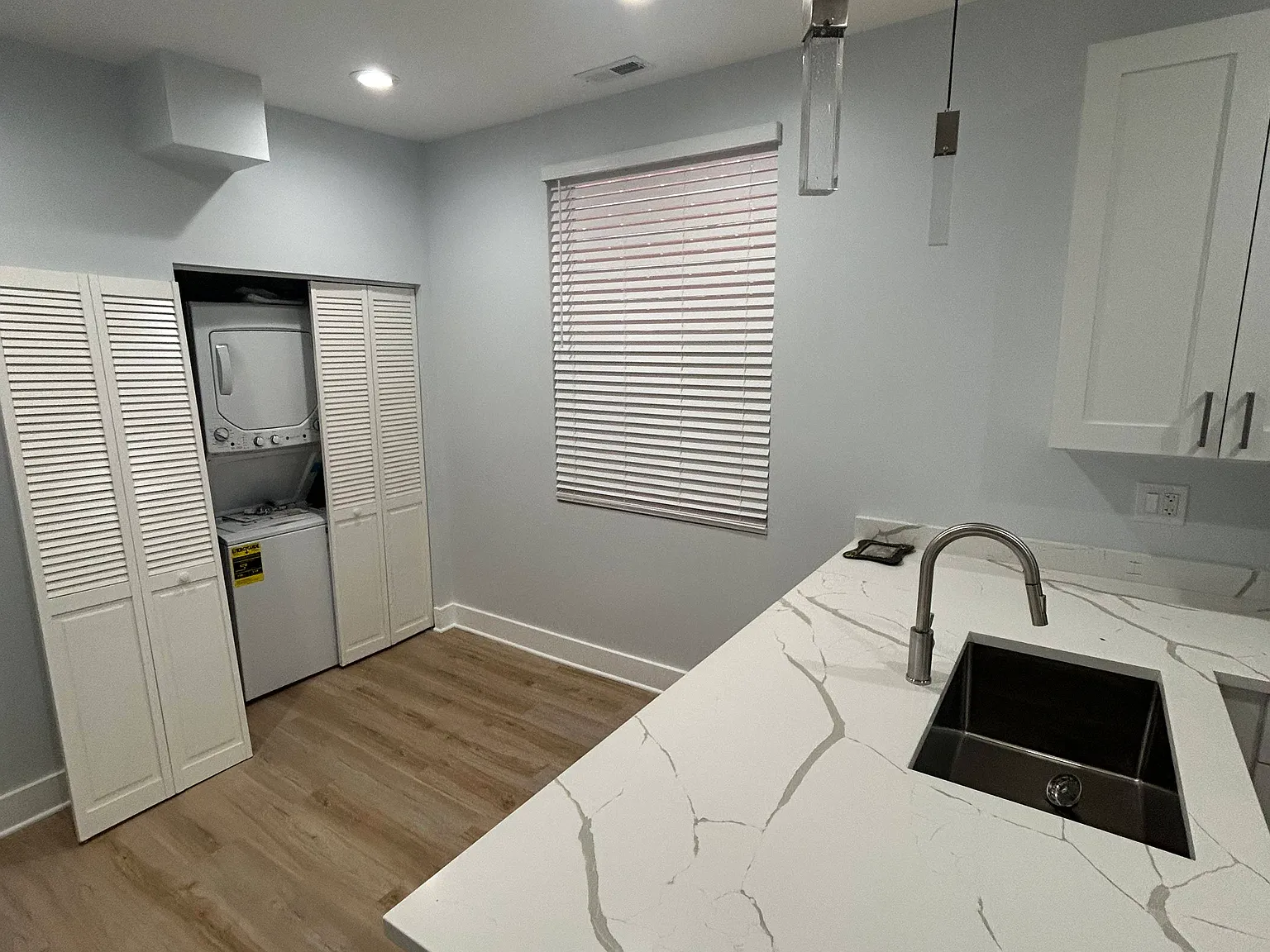 2 bed, 800 sqft, $2,500 — Photo 3