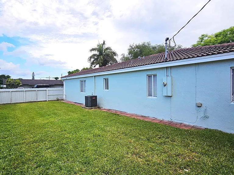 10611 SW 170th Ter — Photo 21
