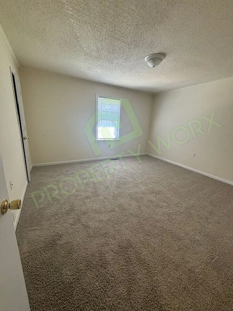2 Bedroom, 1.5 Bath Town Home in Sharpsburg, NC — Photo 2