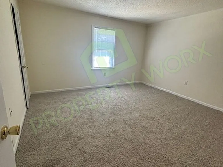 340 Sharpe Rd — Photo 2