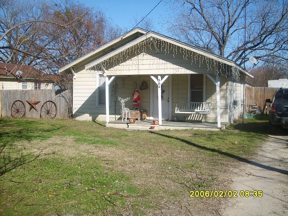 1st image of 304 N Aquilla St