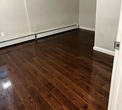 5th image of 423 Hudson Ave #1