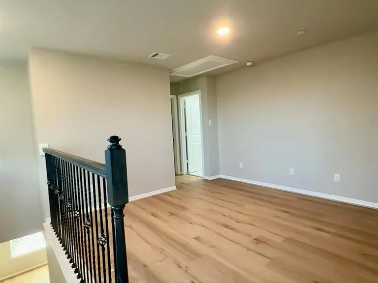 2830 Scanlan Mdw — Photo 10