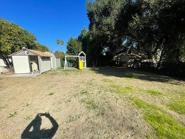 5668 Jumilla Ave — Photo 10