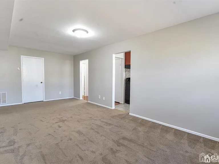 204 College Dr — Photo 8