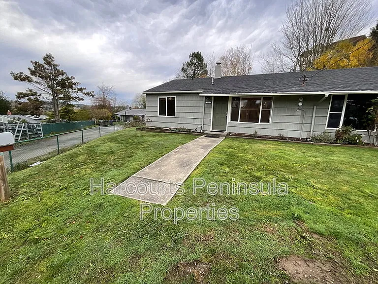 1742 Anderson St — Photo 3