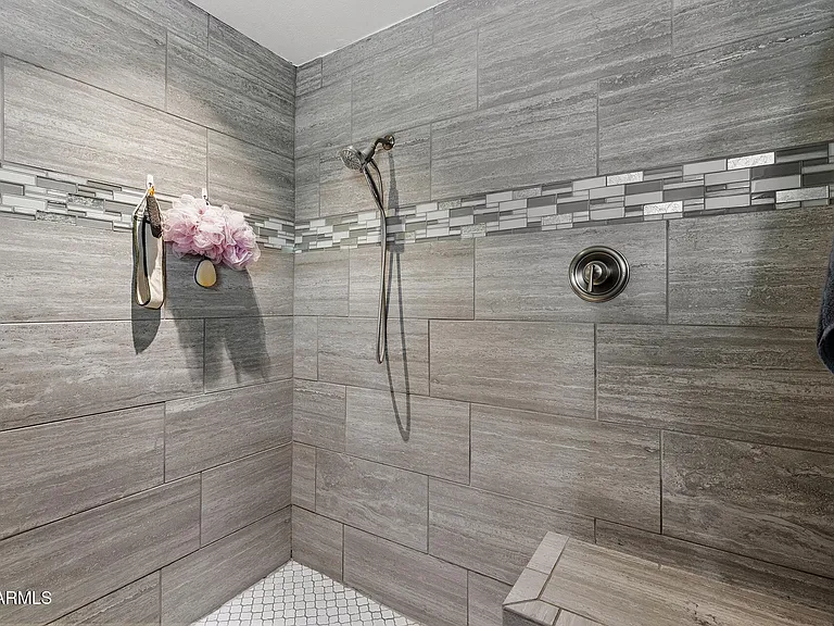 4716 W Christy Dr — Photo 28