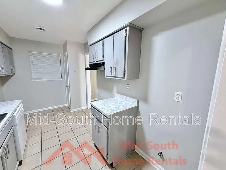 4147 Hallview Dr — Photo 8