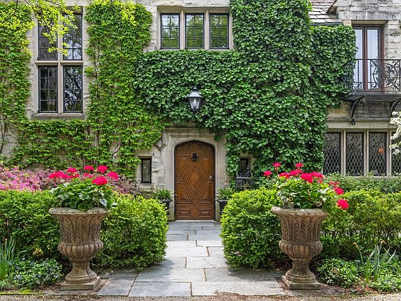 Welcome Home to 940 Private Road