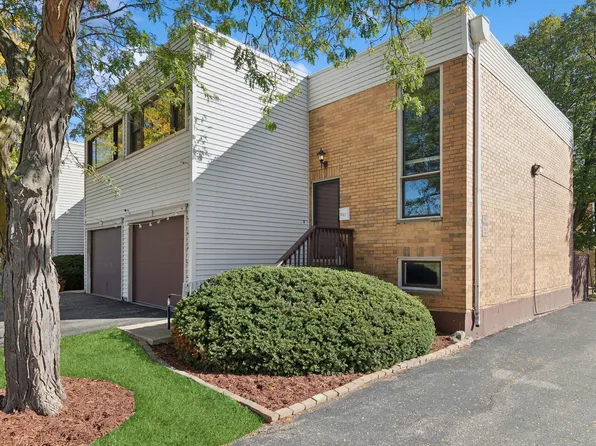 947 Spring Mill Dr, Hoffman Estates, IL 60169