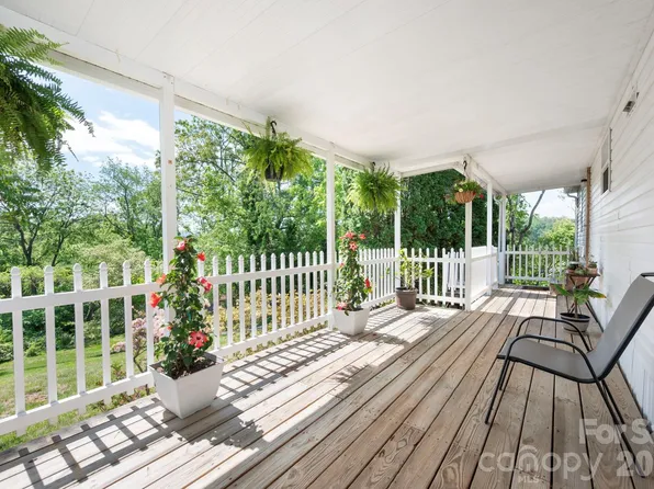 66 Green Oak Rd, Asheville, NC 28804