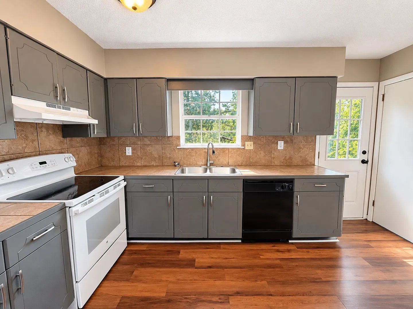 2 bed, 1.0 bath, 900 sqft, $1,150 — Photo 4