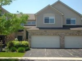 1018 Woodview Ct, Aurora, IL 60502
