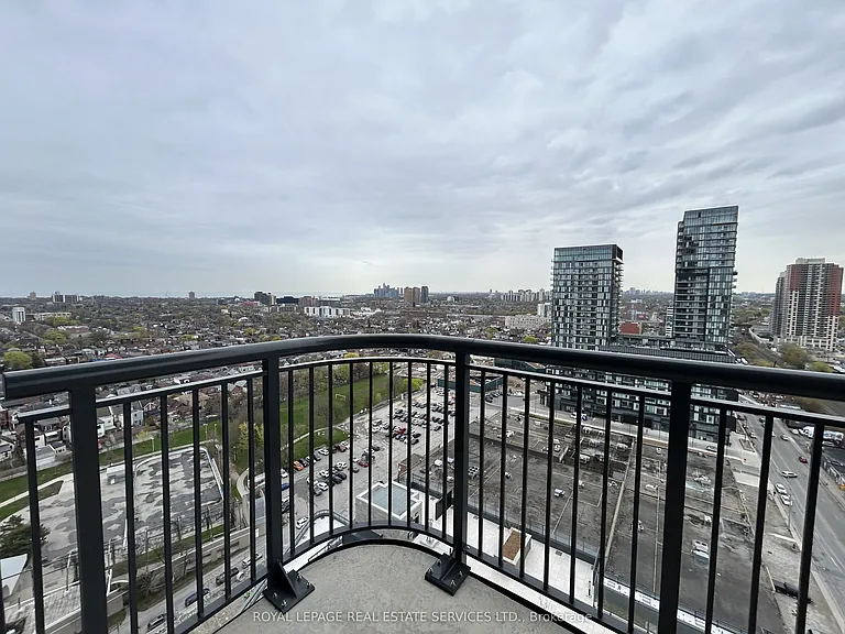 1185 Dupont St #1811 — Photo 15
