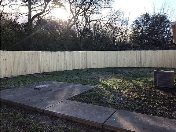 5th image of 3802 Kiest Knoll Dr