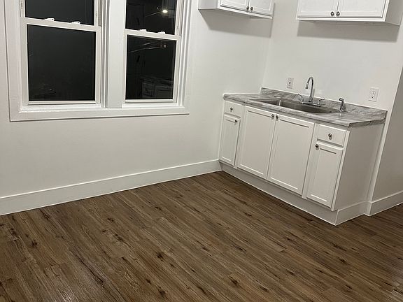 3rd image of 3920 Deodar St Unit 2