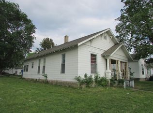 511 4th St, Monett, MO 65708