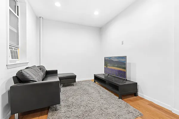 Rented by Rockridge Real Estate | media 4