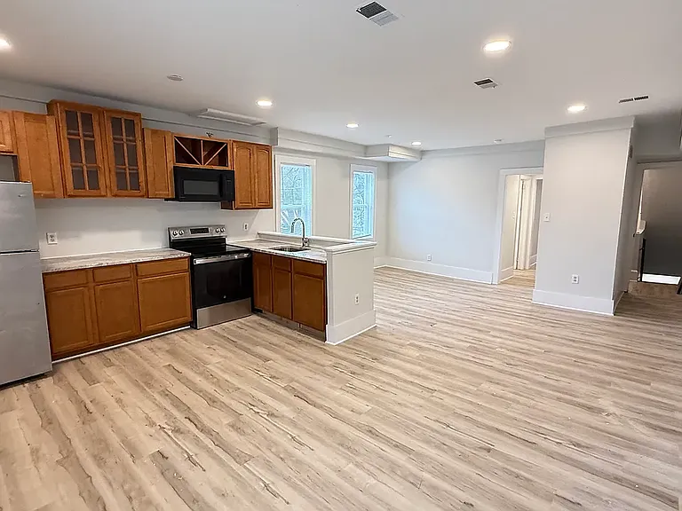 1024 W 8th St #2 — Photo 3