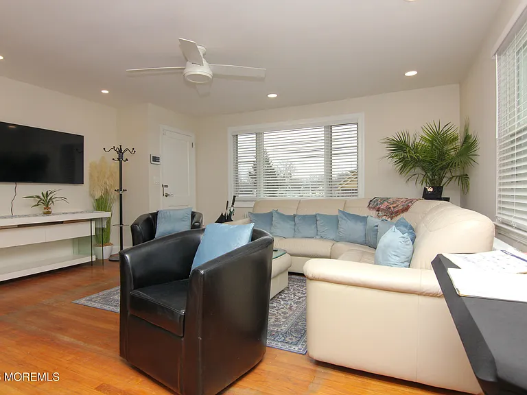240 7th Ave #1 — Photo 3