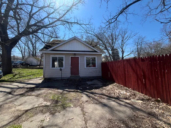 2 bed, 1.0 bath, $895, 1089 Michigan Ave #C, Muskegon, MI 49441