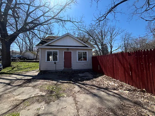 1089 Michigan Ave Photo 1