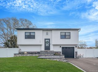 159 Nimbus Rd, Holbrook, NY 11741